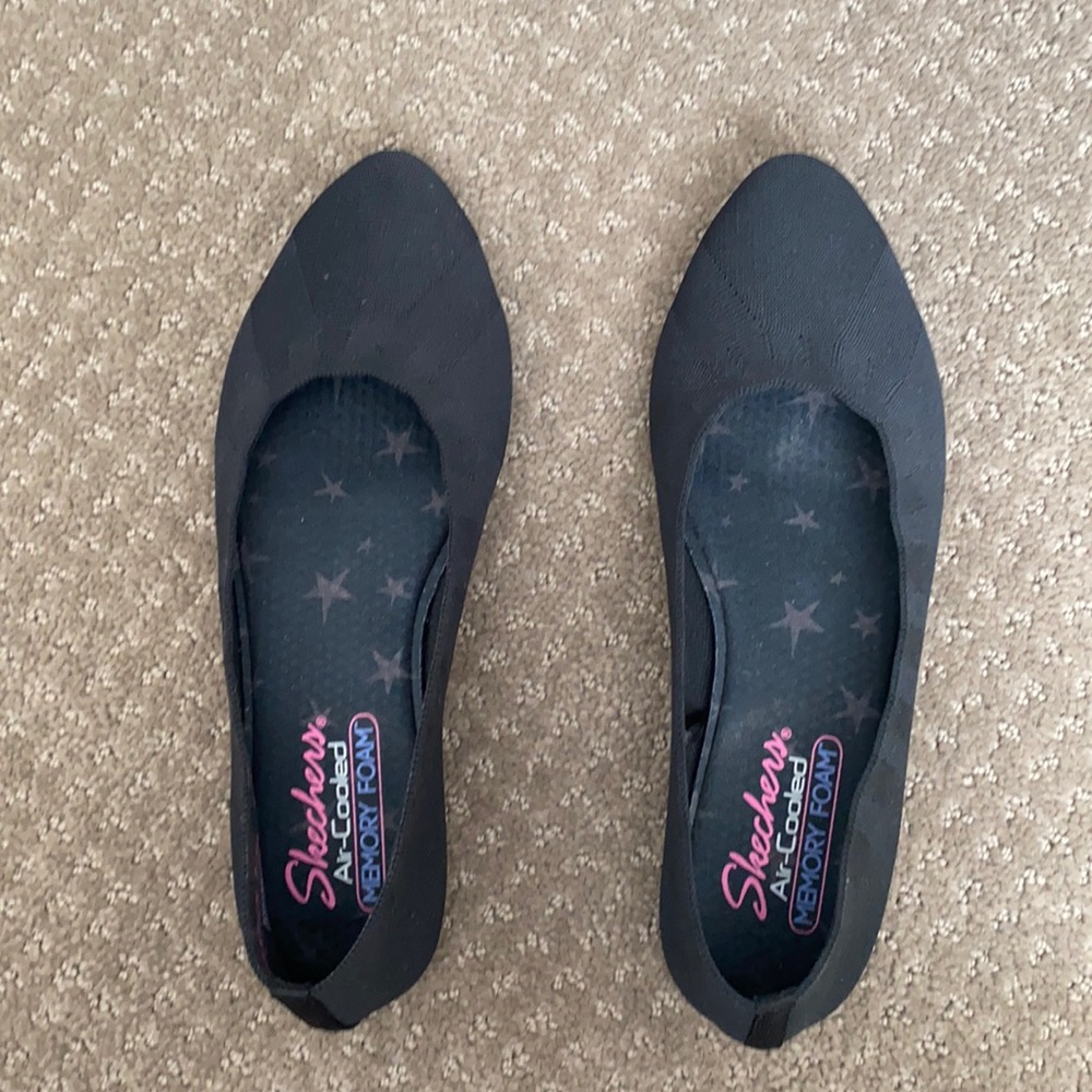 Sketchers fashion knit flats size 8.5